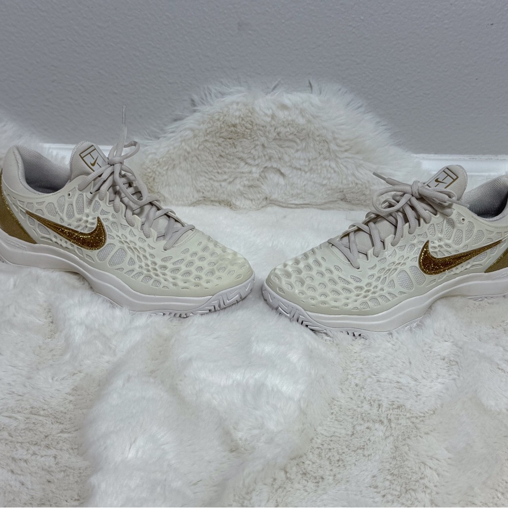 Nike Air Zoom Cage 3 Sneakers Cream and Gold Glitter Athletic Shoes, Size 10 - Picture 5 of 11